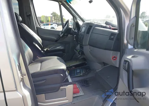 2015 Mercedes-Benz Sprinter 2500 Normal Roof z USA, uszkodzony, nr VIN WDZPE7DC9FP164974